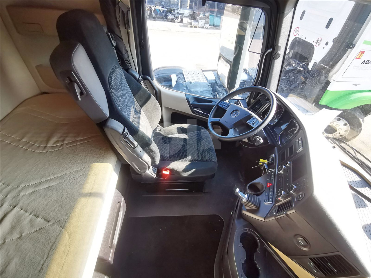 Mercedes-Benz Actros 1836 (407) - PRATEĆA / 2 OSOVINE