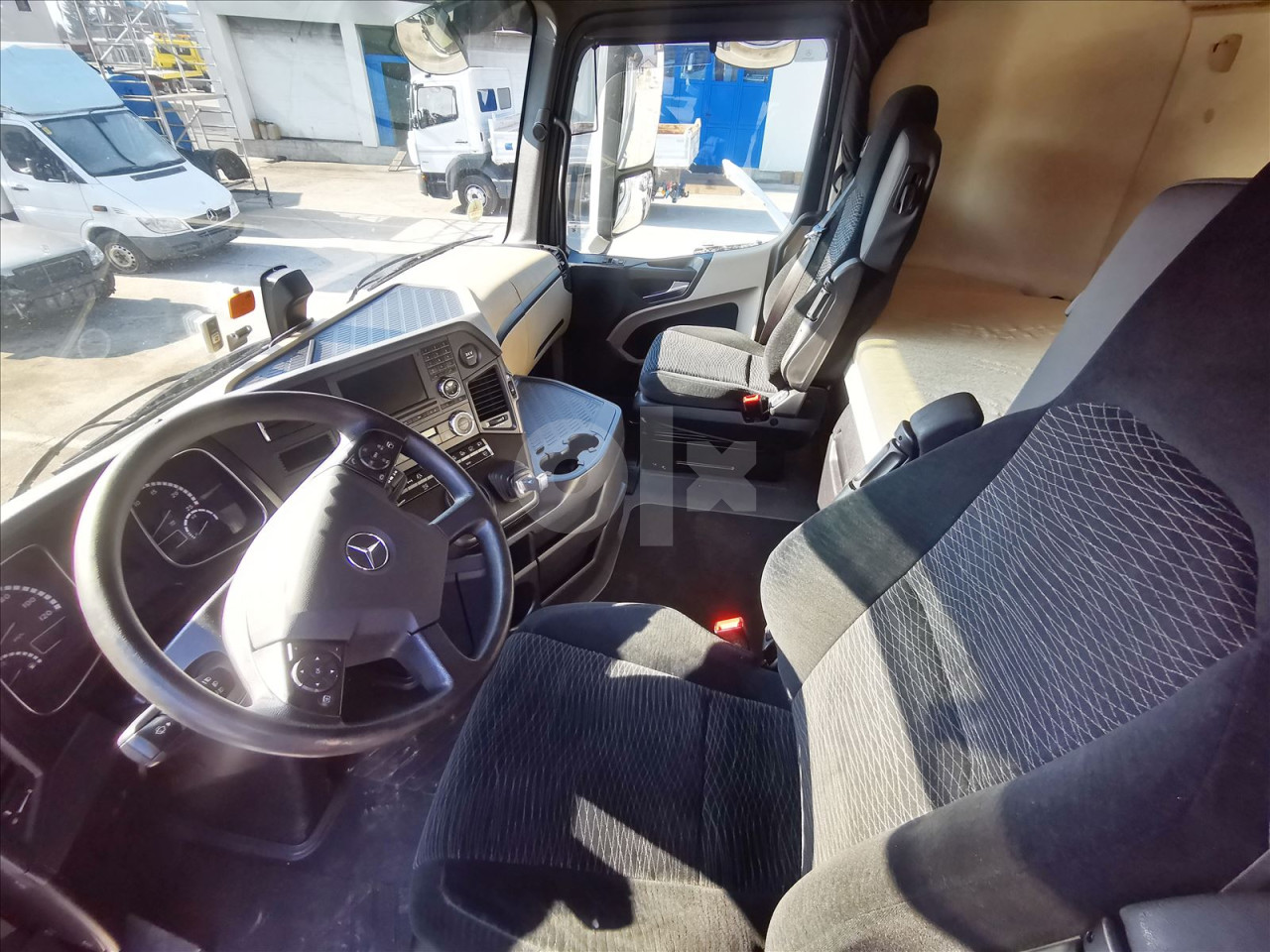 Mercedes-Benz Actros 1836 (407) - PRATEĆA / 2 OSOVINE