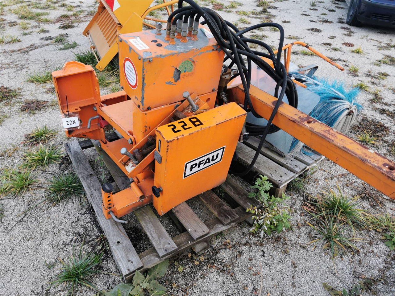 Pfau (228) - PERAČ DELINEATORA ZA UNIMOG