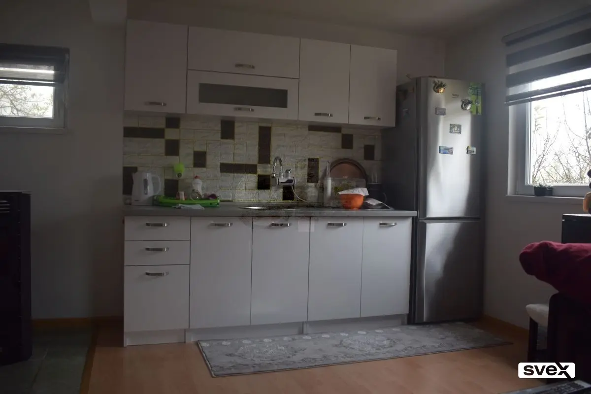 Kuća sa zemljištem u Donjoj Gračanici