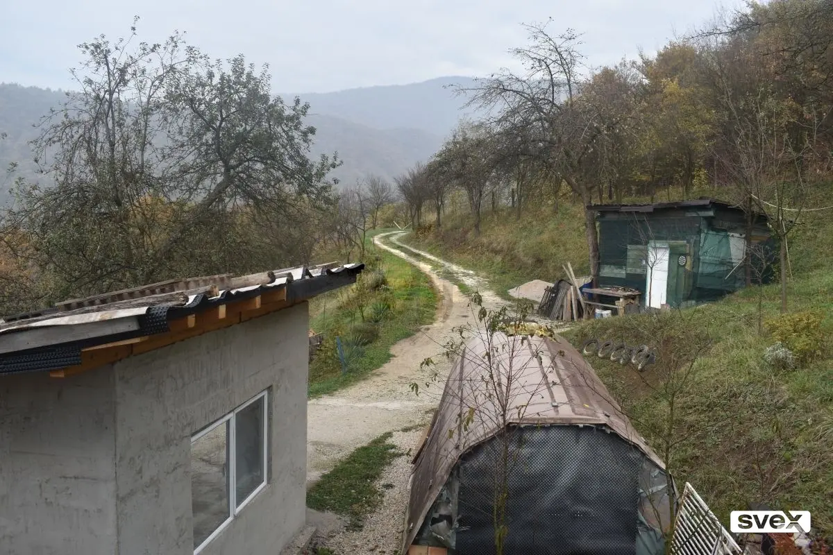 Kuća sa zemljištem u Donjoj Gračanici