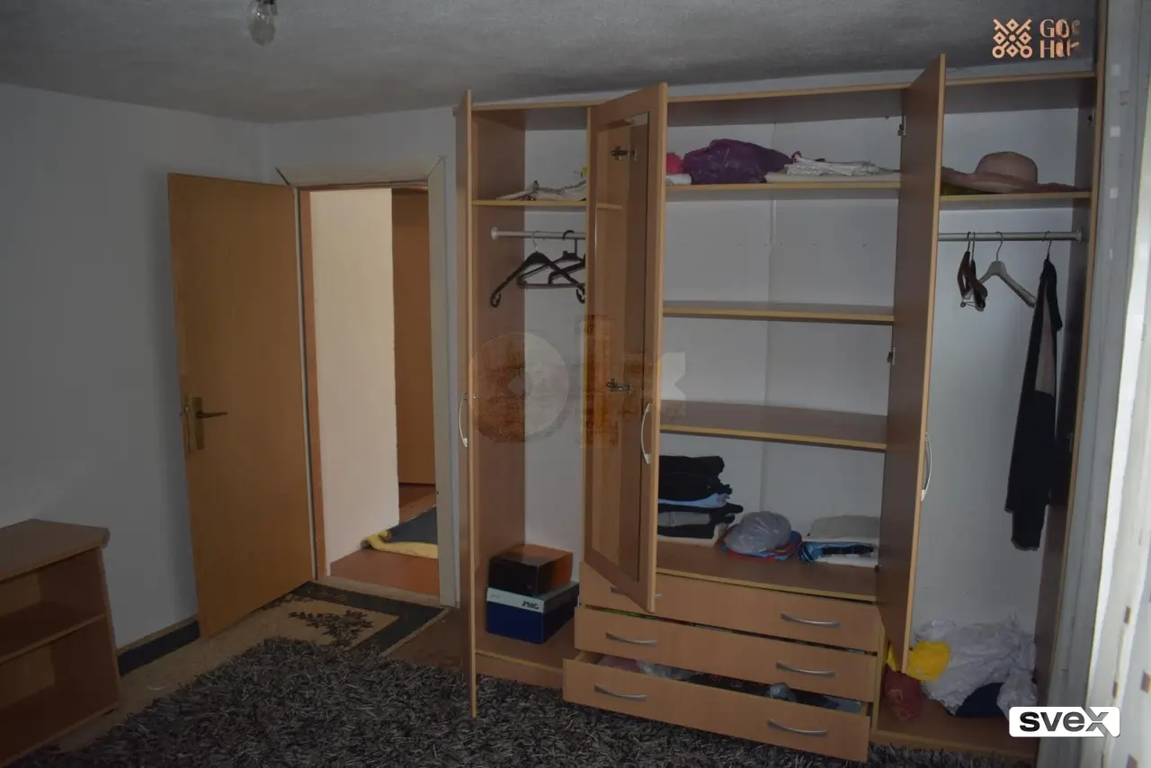 Vikendica i garaža u Sebujama, Zenica
