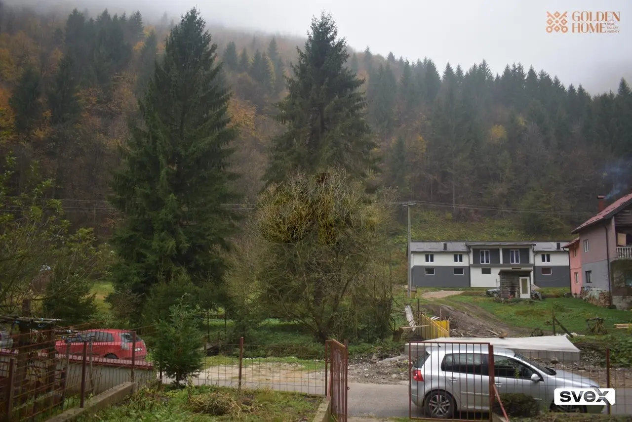 Vikendica i garaža u Sebujama, Zenica