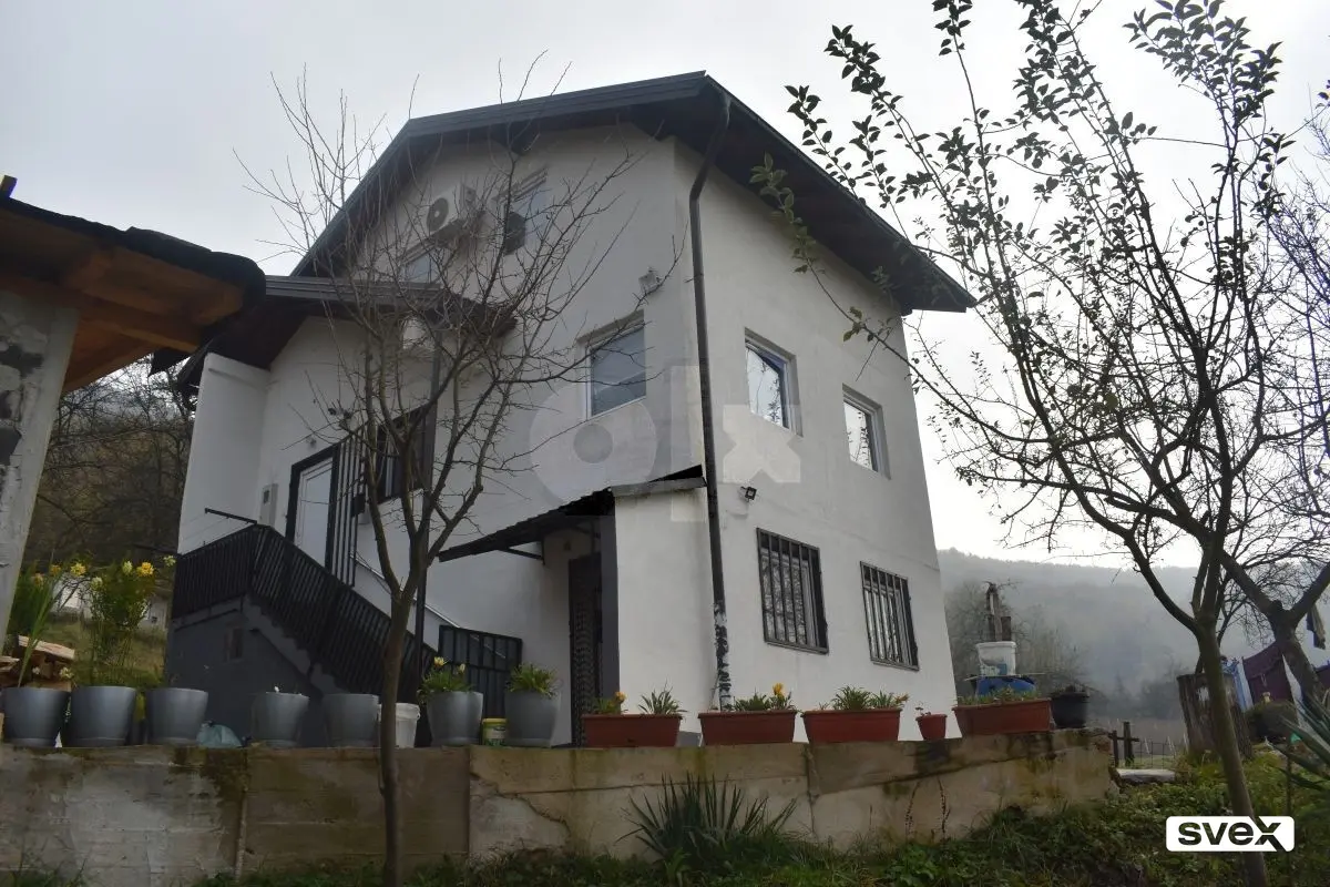 Kuća sa zemljištem u Donjoj Gračanici