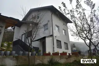 Kuća sa zemljištem u Donjoj Gračanici