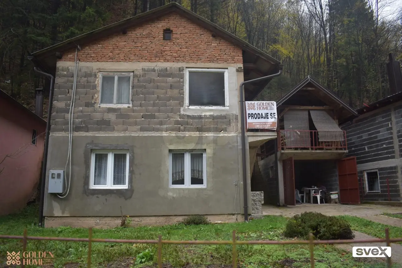 Vikendica i garaža u Sebujama, Zenica