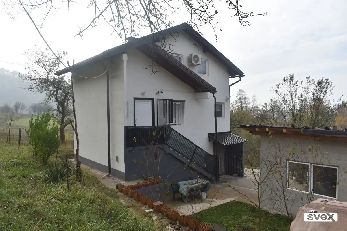 Kuća sa zemljištem u Donjoj Gračanici