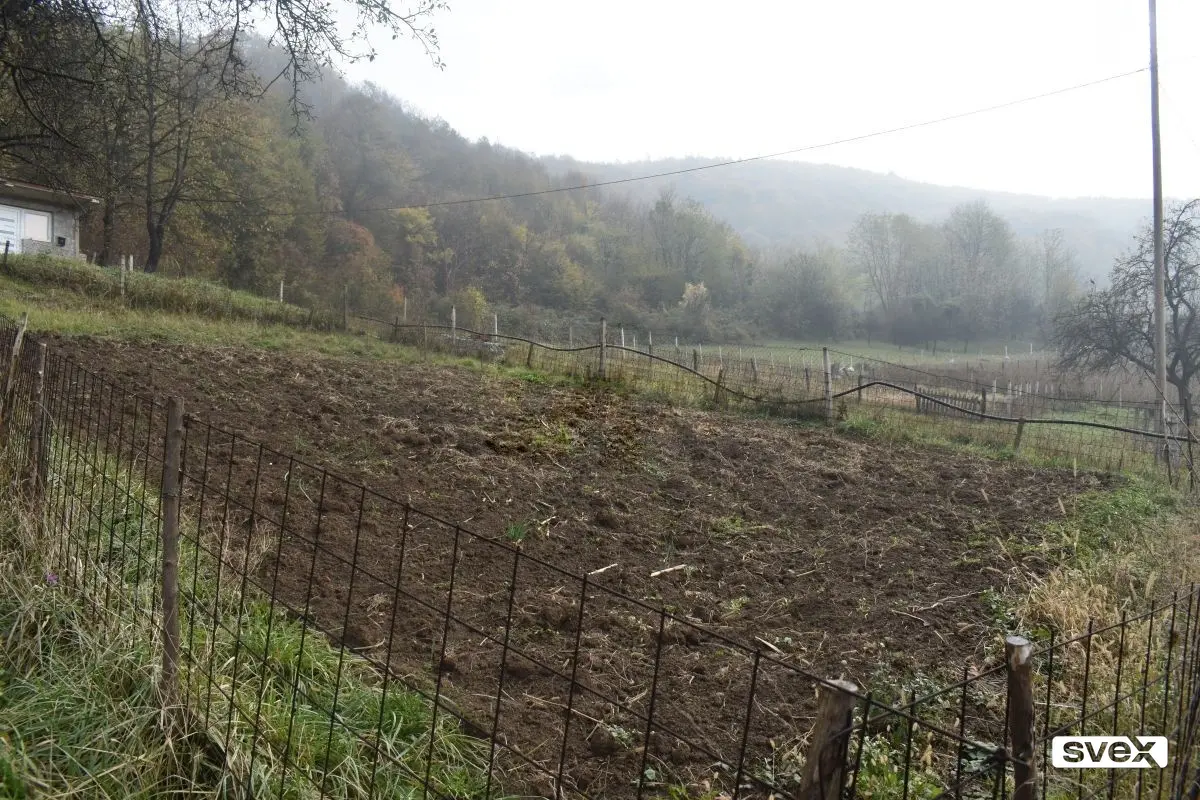 Kuća sa zemljištem u Donjoj Gračanici
