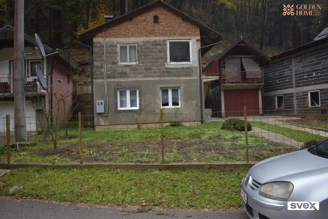 Vikendica i garaža u Sebujama, Zenica
