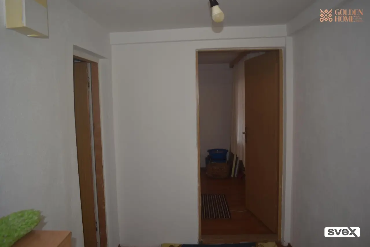 Vikendica i garaža u Sebujama, Zenica