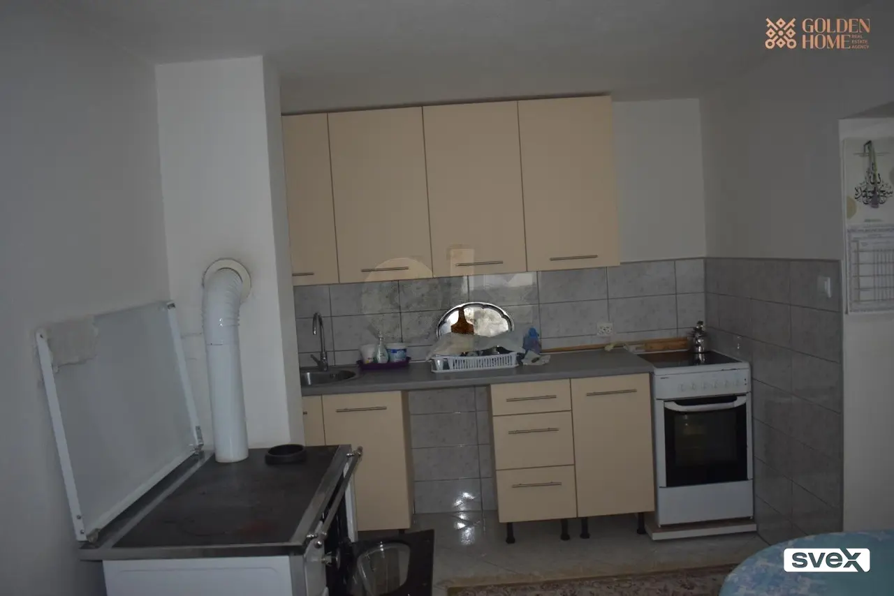 Vikendica i garaža u Sebujama, Zenica