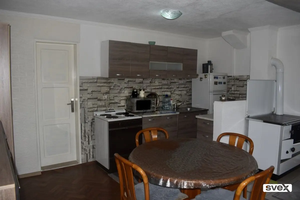 Kuća sa zemljištem u Donjoj Gračanici