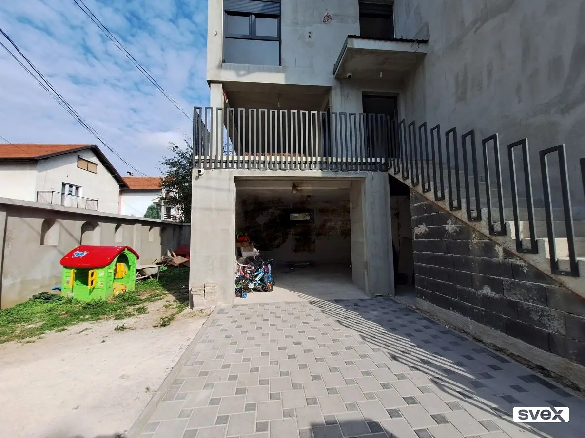 Luksuzno uređena kuća u Lukovom polju