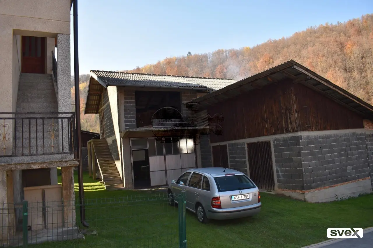 Kuća trospratnica u naselju Luke - Fojnica