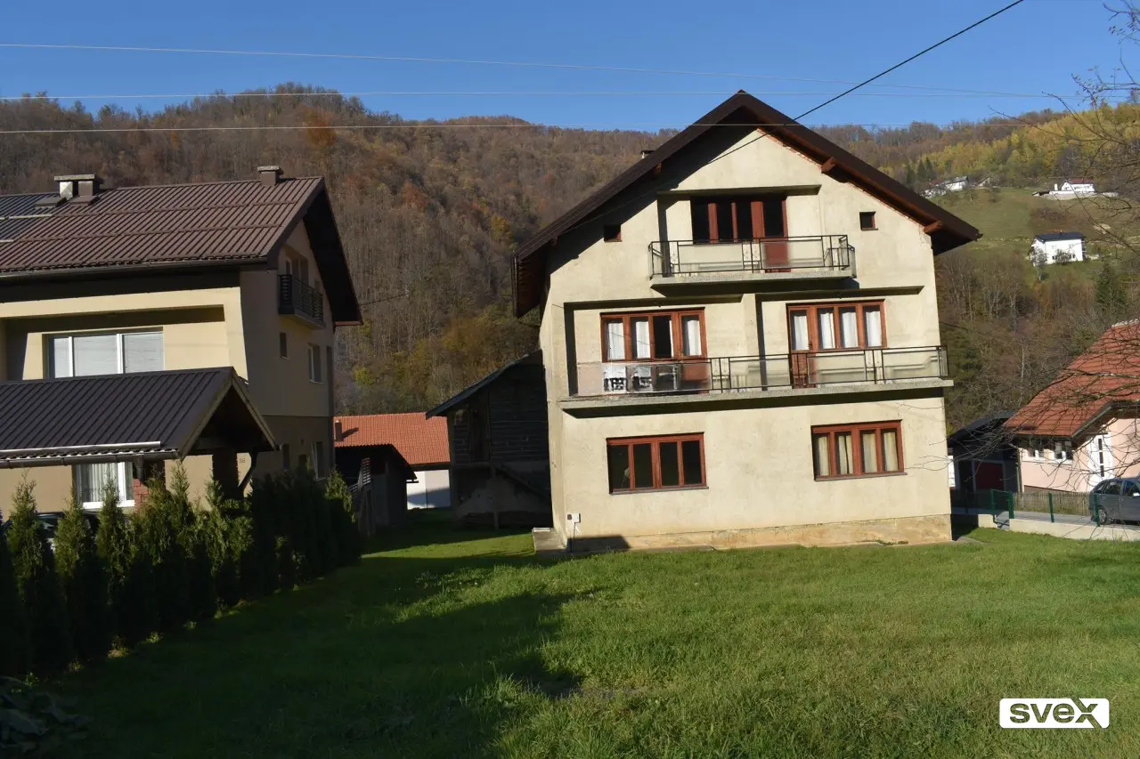 Kuća trospratnica u naselju Luke - Fojnica