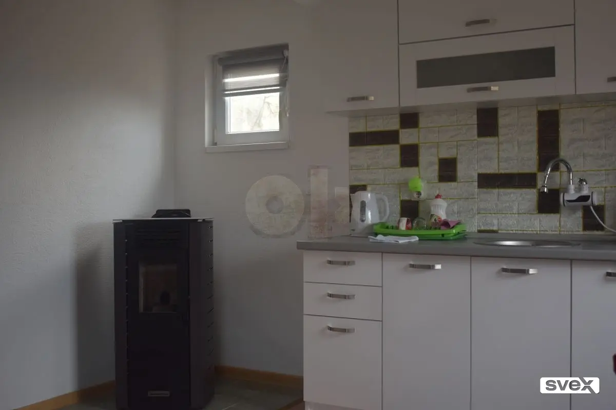 Kuća sa zemljištem u Donjoj Gračanici
