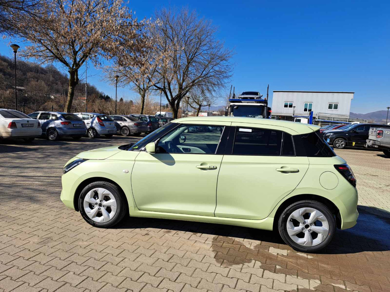 SUZUKI SWIFT (GL+,MT)-AC BERLIJETA VISOKO-032/731-580