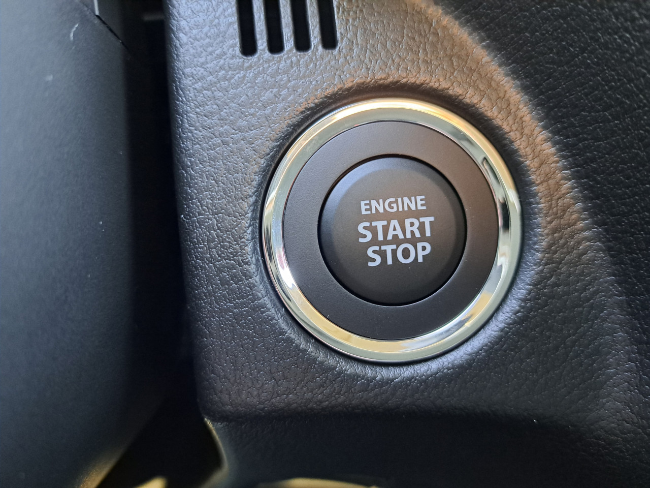 SUZUKI S-CROSS 4WD,AT-AC BERLIJETA VISOKO-032/731-580