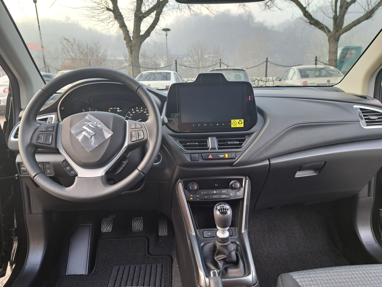 SUZUKI S-CROSS (4WD,MT)-AC BERLIJETA VISOKO-032/731-580