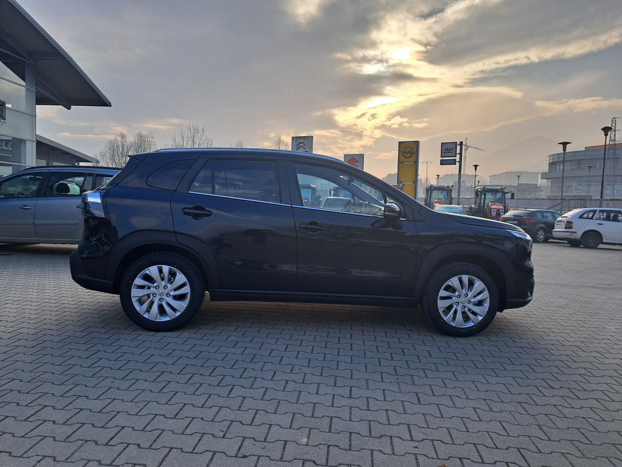 SUZUKI S-CROSS (4WD,MT)-AC BERLIJETA VISOKO-032/731-580