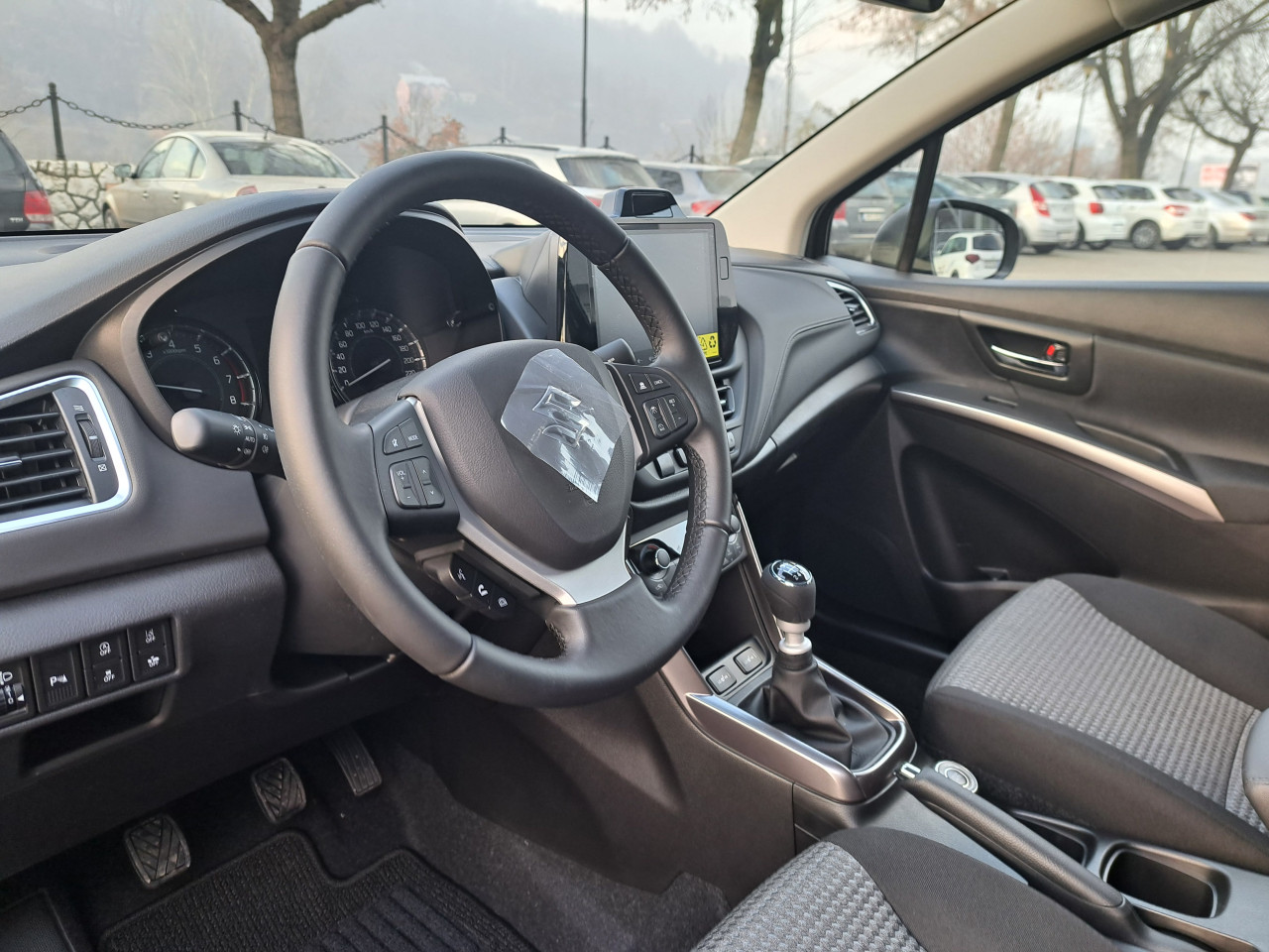 SUZUKI S-CROSS (4WD,MT)-AC BERLIJETA VISOKO-032/731-580