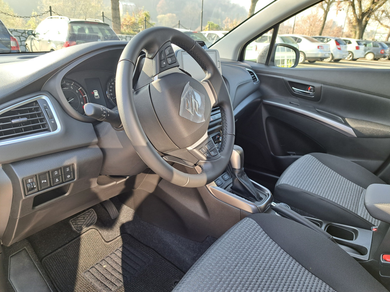 SUZUKI S-CROSS 4WD,AT-AC BERLIJETA VISOKO-032/731-580