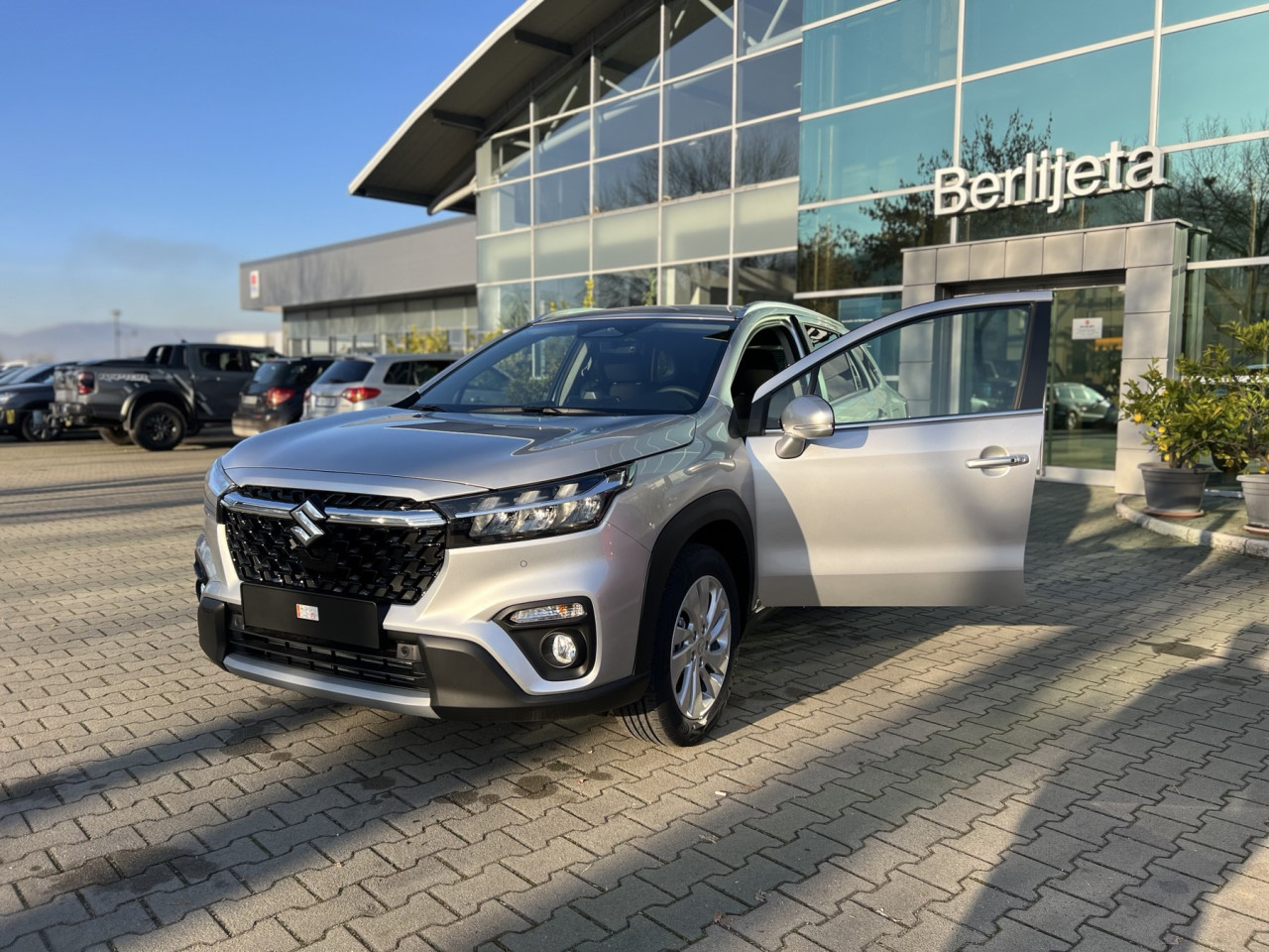 SUZUKI S-CROSS (GL+,AT)-AC BERLIJETA VISOKO-032/731-580