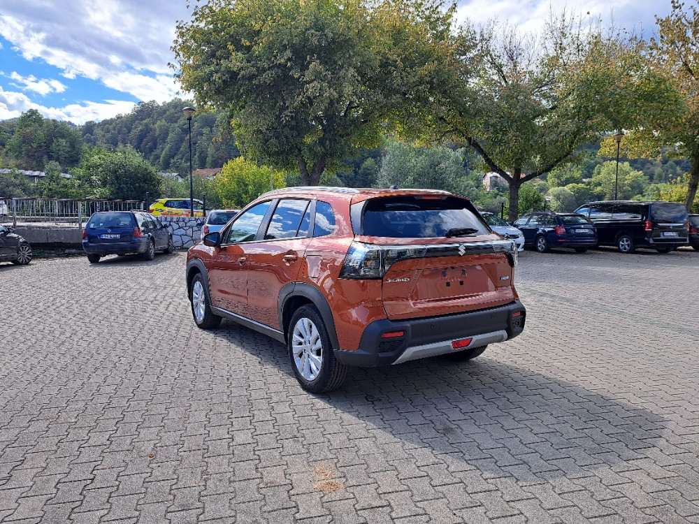 SUZUKI S-CROSS 1.4 (GL+,MT6)-AC BERLIJETA VISOKO
