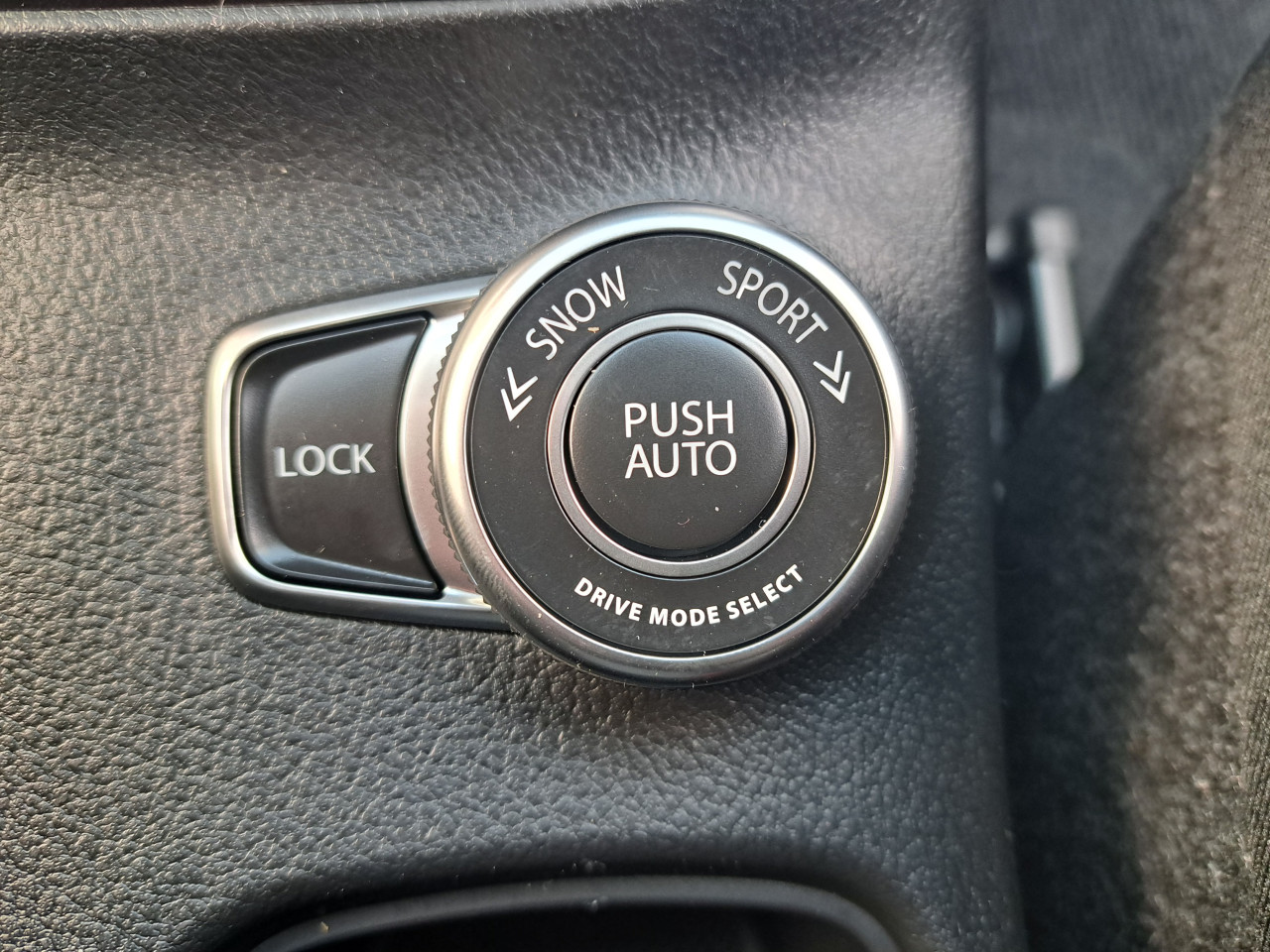 SUZUKI S-CROSS (4WD,MT)-AC BERLIJETA VISOKO-032/731-580