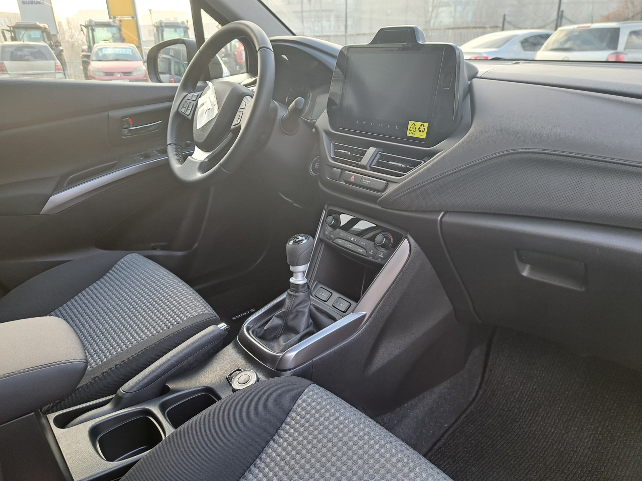 SUZUKI S-CROSS (4WD,MT)-AC BERLIJETA VISOKO-032/731-580