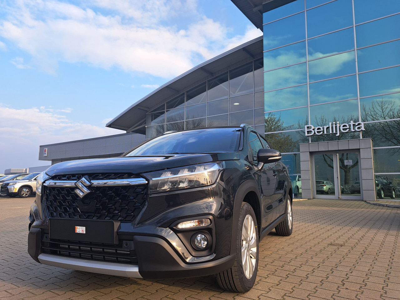 SUZUKI S-CROSS (4WD,MT)-AC BERLIJETA VISOKO-032/731-580
