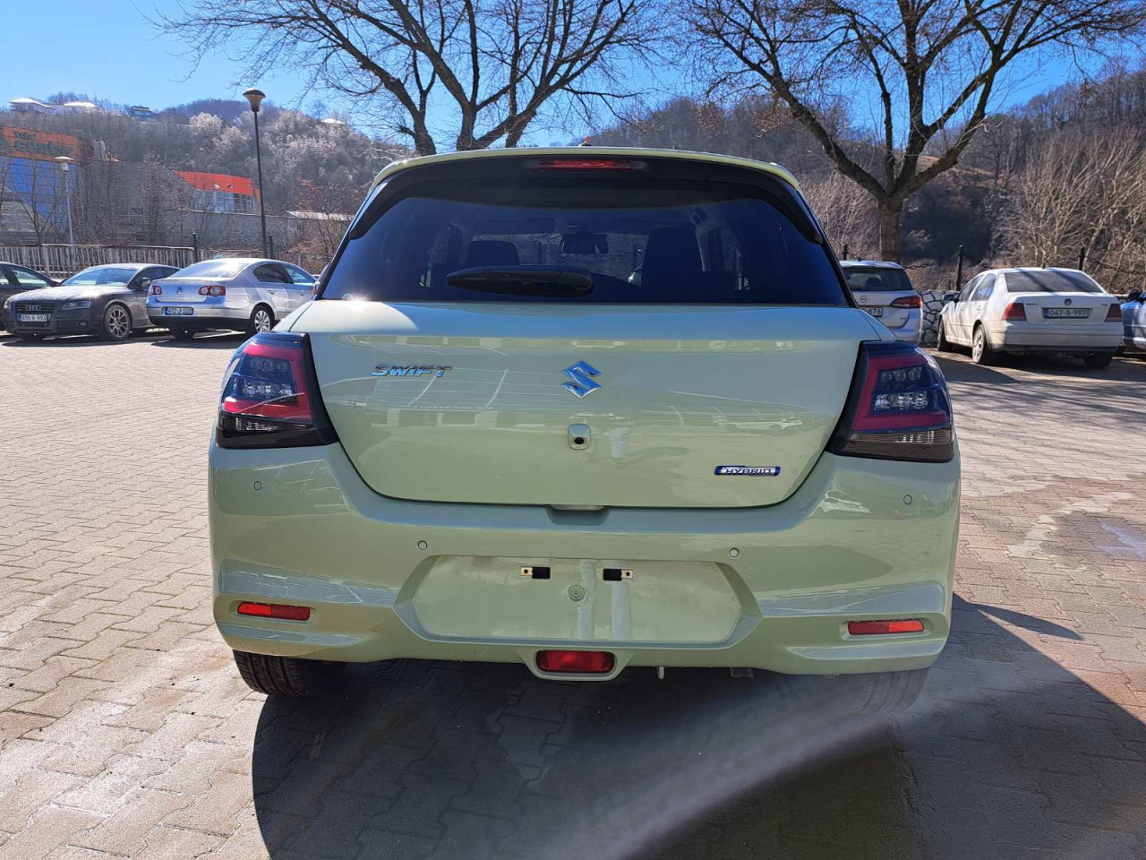 SUZUKI SWIFT (GL+,MT)-AC BERLIJETA VISOKO-032/731-580