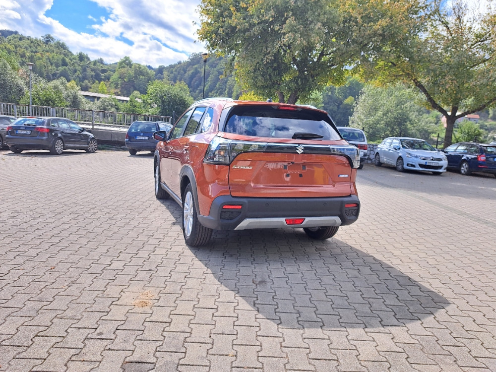 SUZUKI S-CROSS 1.4 (GL+,MT6)-AC BERLIJETA VISOKO