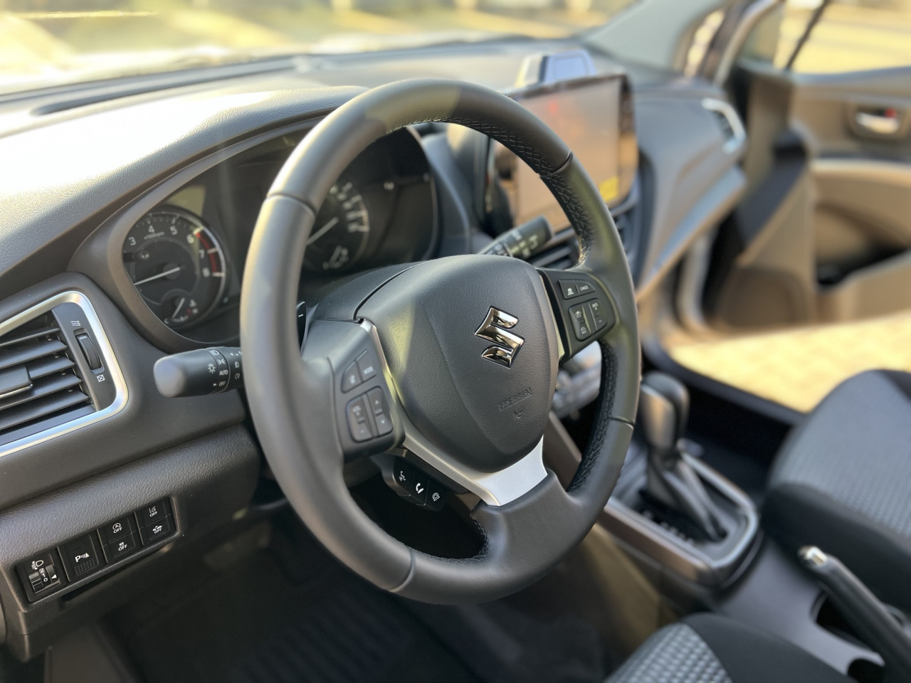 SUZUKI S-CROSS (GL+,AT)-AC BERLIJETA VISOKO-032/731-580
