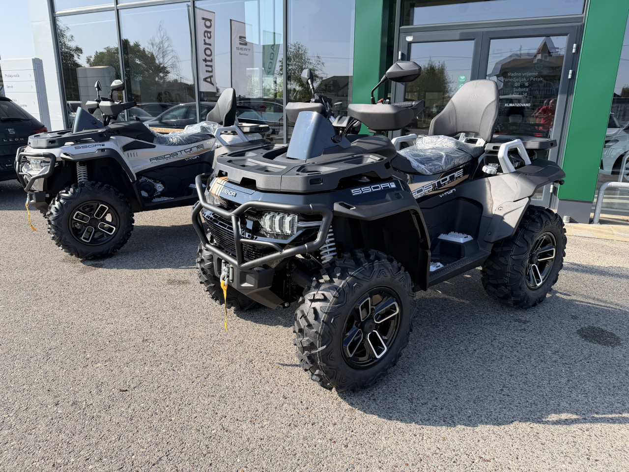 Benda REDSTONE 550 L R2 RD V TWIN  Autorad doo