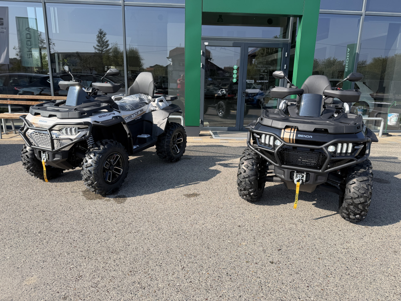Benda REDSTONE 550 L R2 RD V TWIN  Autorad doo