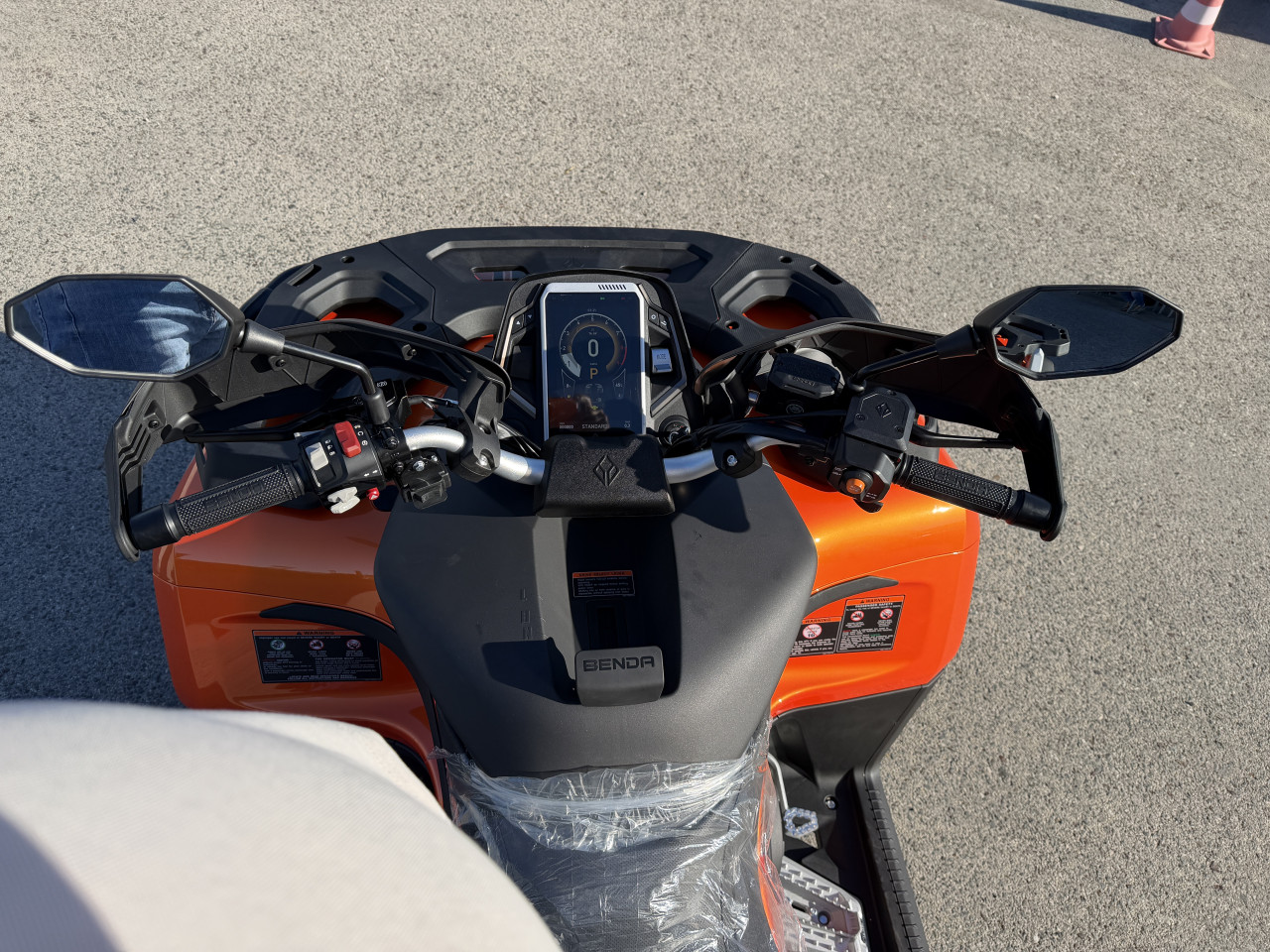 Benda REDSTONE 550 L R2 RD V TWIN  Autorad doo