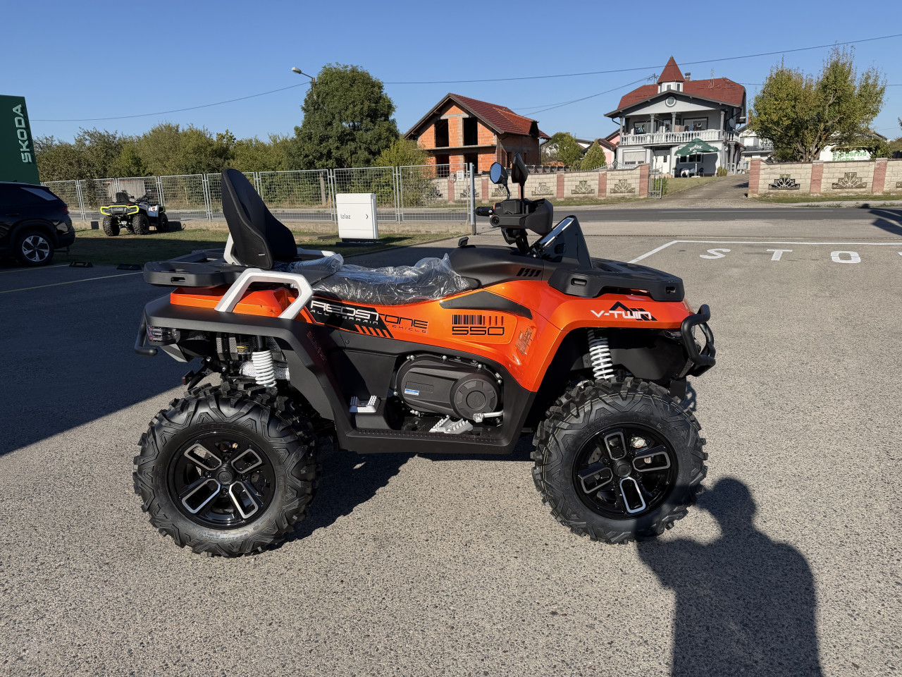 Benda REDSTONE 550 L R2 RD V TWIN  Autorad doo
