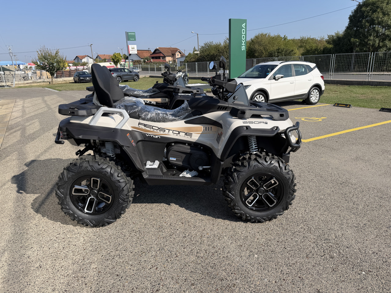 Benda REDSTONE 550 L R2 RD V TWIN  Autorad doo