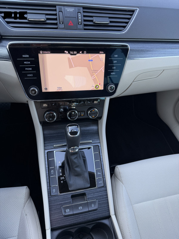Superb 2.0 Tdi 147 Kw 4x4 Virtual Dsg Navi Autorad doo
