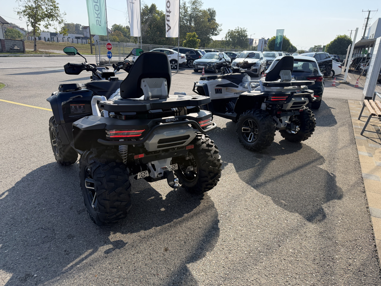 Benda REDSTONE 550 L R2 RD V TWIN  Autorad doo