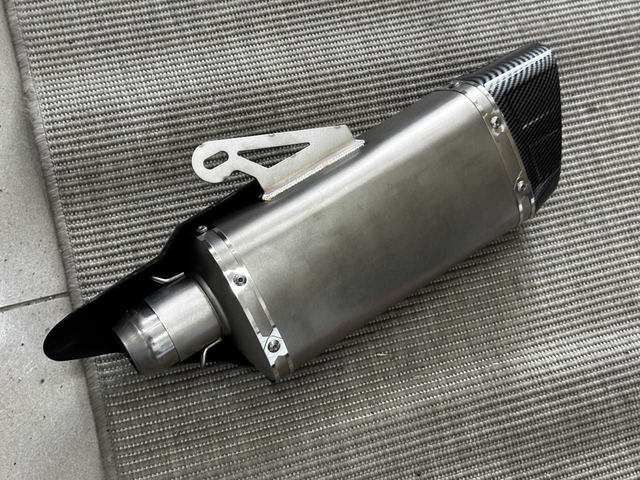 Akrapovic Auspuh Carbon 46CM + redukcija