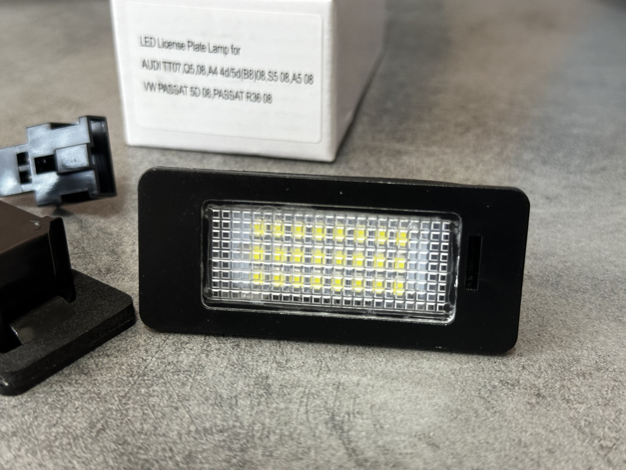 LED Kuciste tablica Audi A4 B8 Q5 itd..