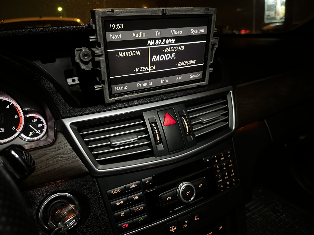 Popravak Displeja NTG 4.0 Mercedes Displej popravka W212