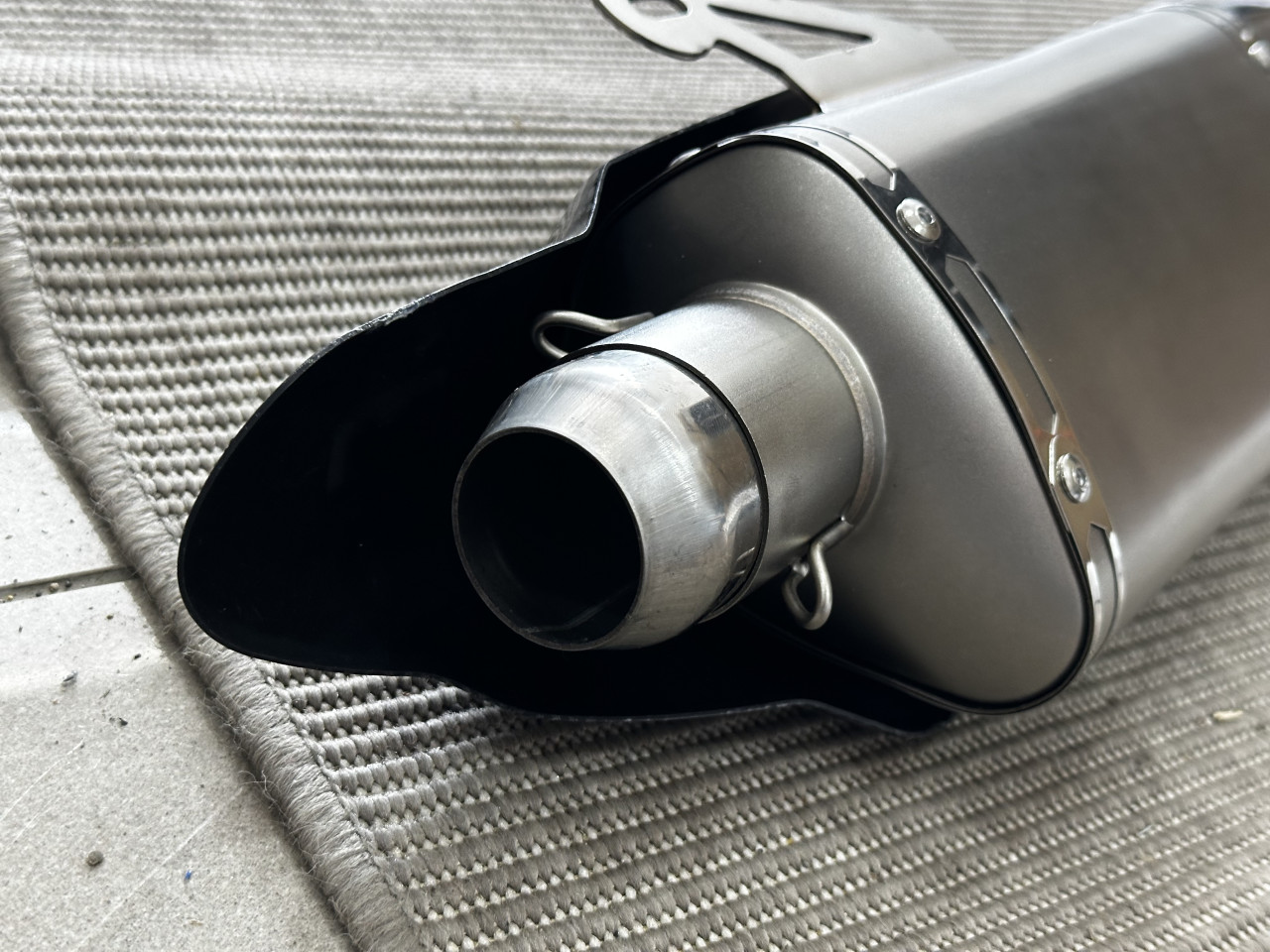 Akrapovic Auspuh Carbon 46CM + redukcija
