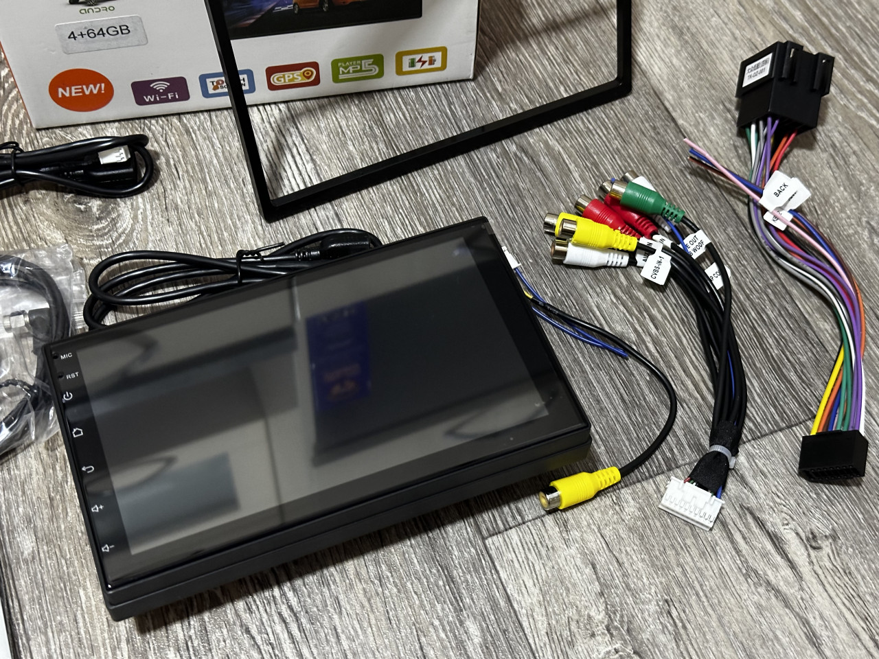 Radio Navigacija Multimedija 4+64GB 2DIN + blenda Android