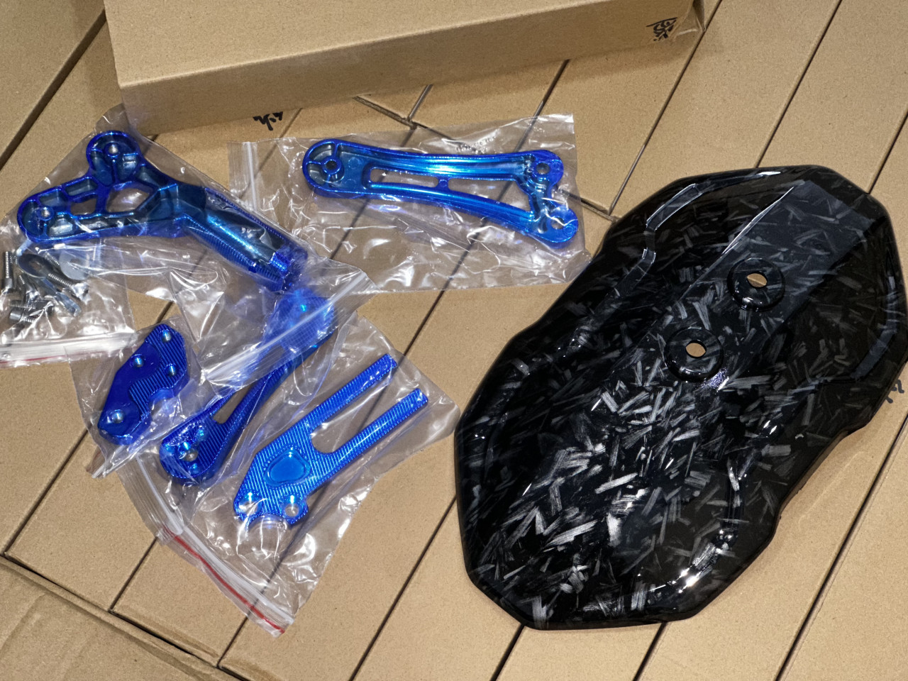 Blatobran zadnji za motor skuter naked