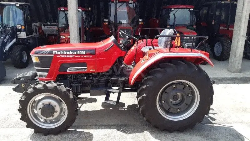 Traktori MAHINDRA