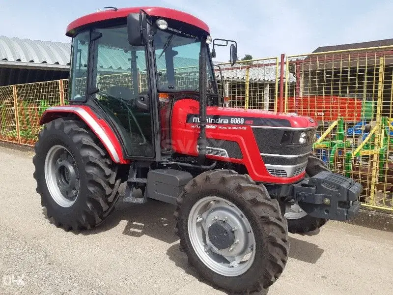 Traktori MAHINDRA