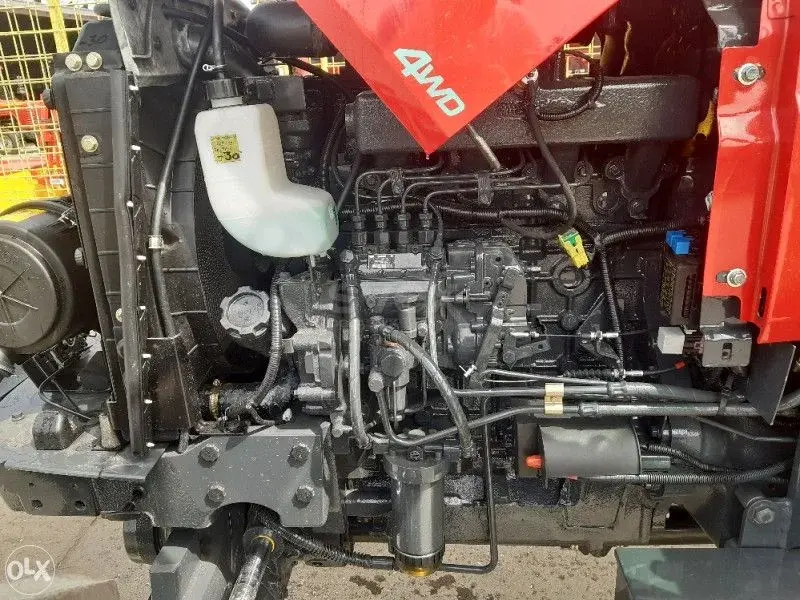 Traktori MAHINDRA